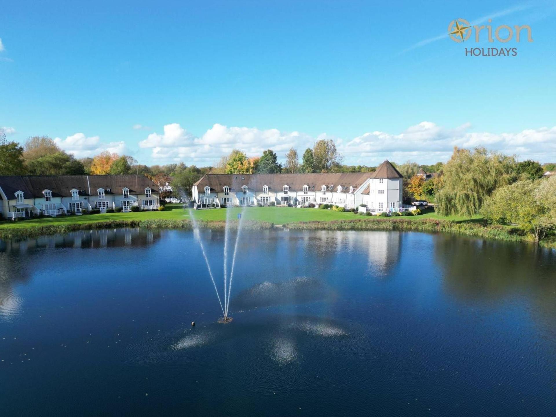 Isis Lakes 84 - Tortola Lodge South Cerney Exteriör bild